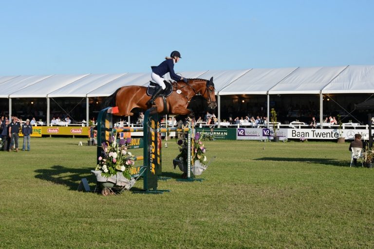 Andrea Hoppe winnares ‘kleine’ Grote Prijs van Twente