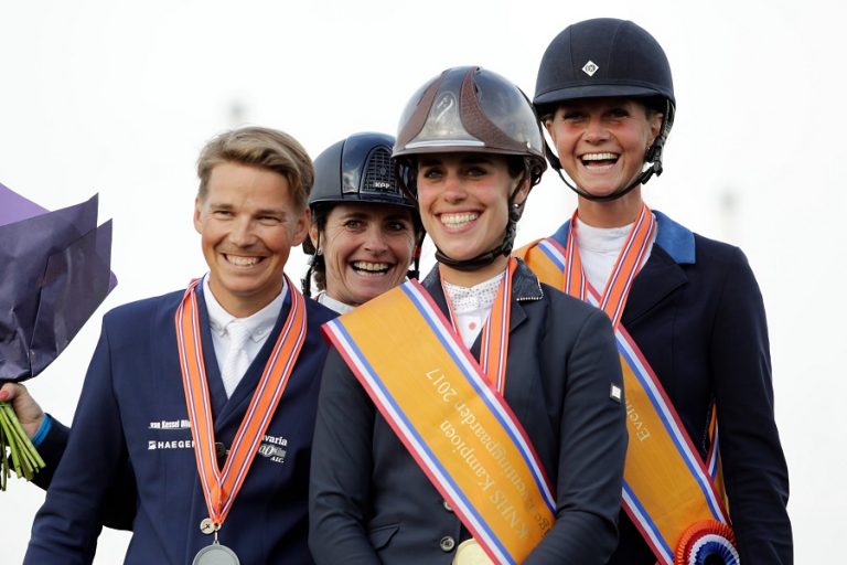 Renske Kroeze gekroond tot KNHS-kampioene