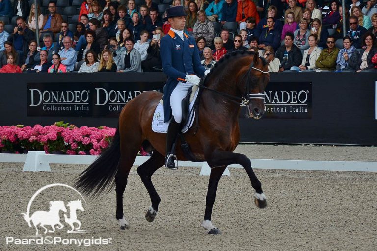 CHIO: Hans Peter Minderhoud wint GP dressuur met overmacht