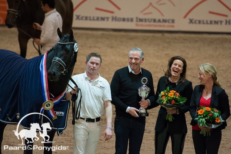 Governor zoon Kremlin MD kampioen dressuur