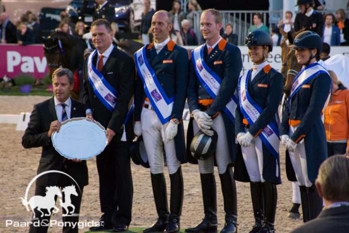 /images/NL dressuurteam Rotterdam 25062016.jpg