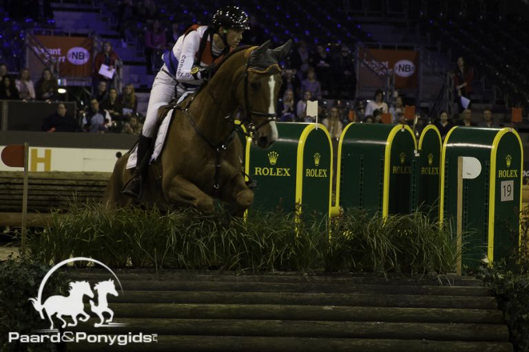Tim Lips en Vakarlos op het podium in Bordeaux