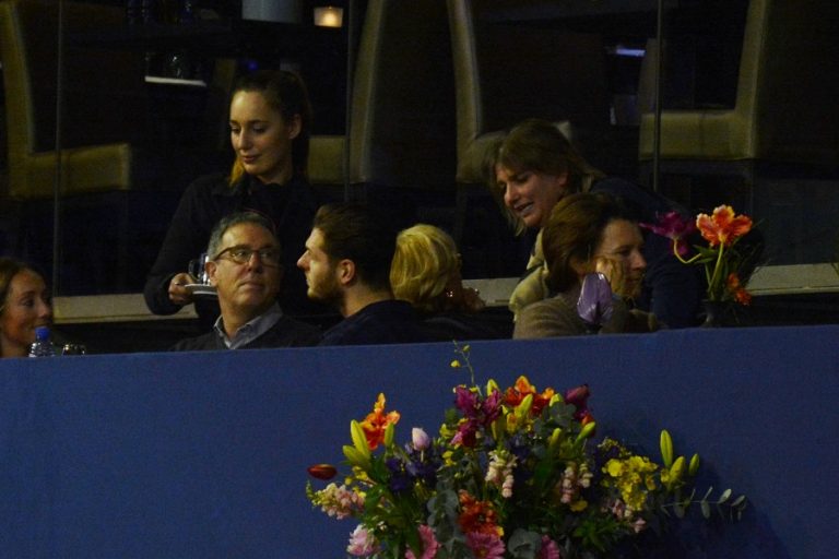 Bondscoach Wim Ernes bekijkt dressuurruiters in Amsterdam