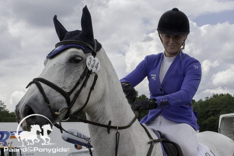 Elaine Pen wint CCI1* in Renswoude