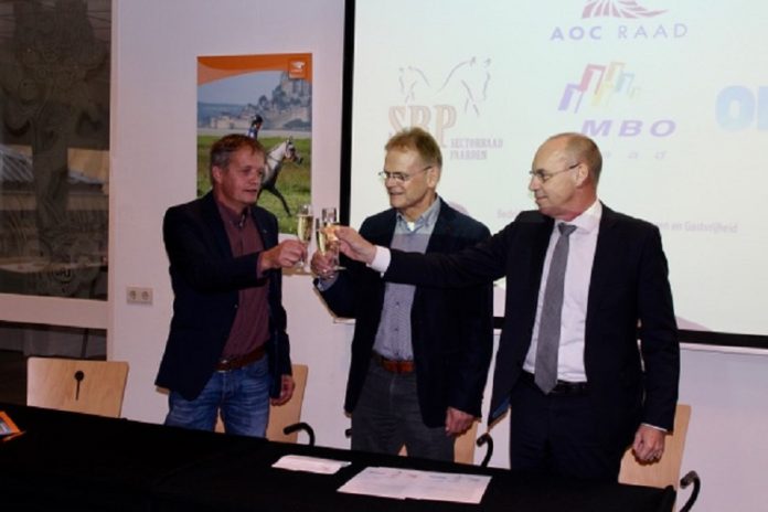 /nieuws/nieuws_img/ondertekening convenant 03112016.jpg