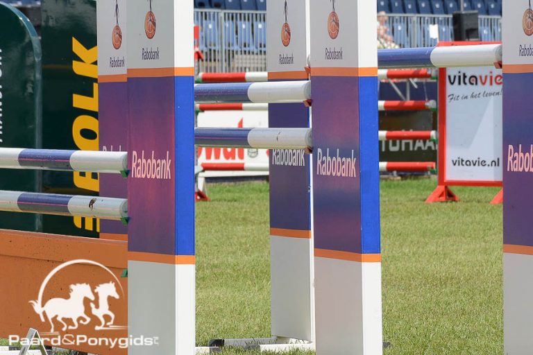 Indoor Drachten: Pieter Clemens wint 1.50m rubriek met Loiza