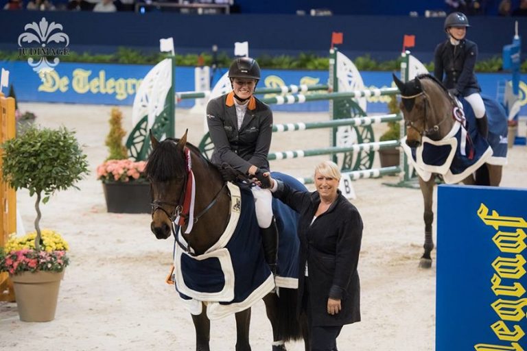 Winst voor Robbin Romijn, Alexandra Schelling, Kimberly Loos en Anne-Liza Makkinga