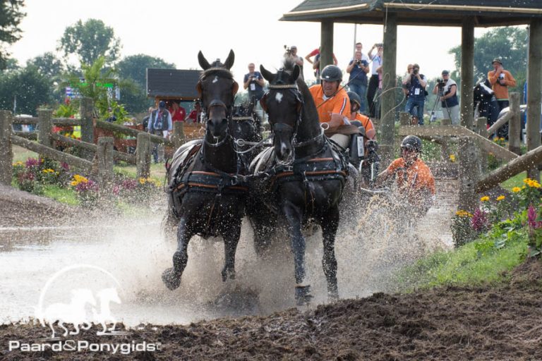 Vader en zoon Chardon zitten elkaar op de hielen in Exloo