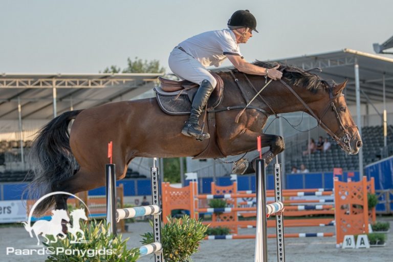 Razendsnelle Leon Thijssen pakt overwinning in 1.45m rubriek