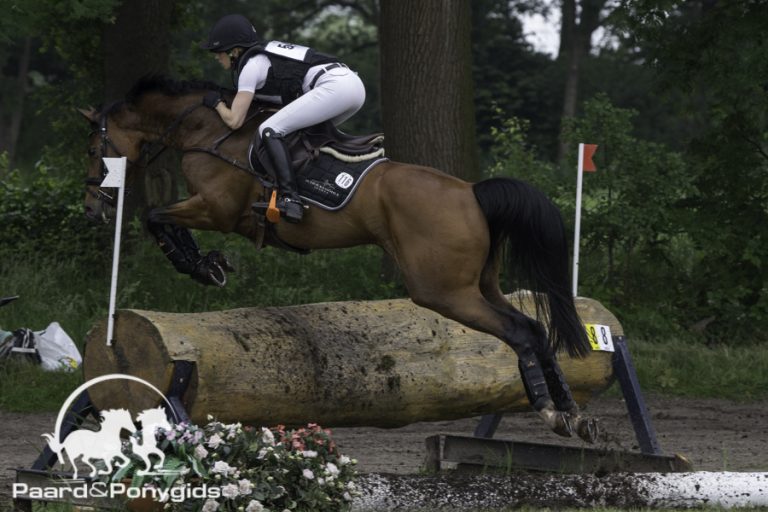Sandra Auffahrt voert volledig Duits podium aan in Renswoude