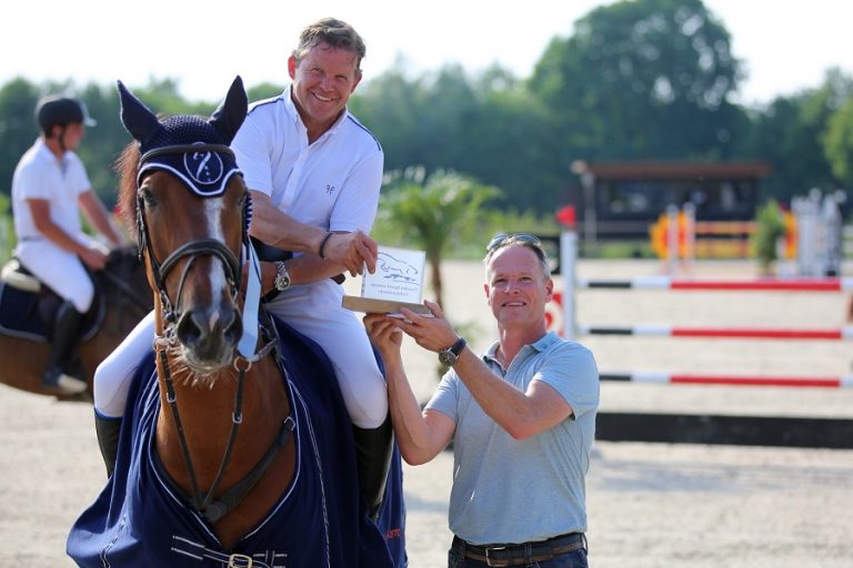 Wout-Jan van der Schans winnaar 1.40m GP Outdoor Vragender