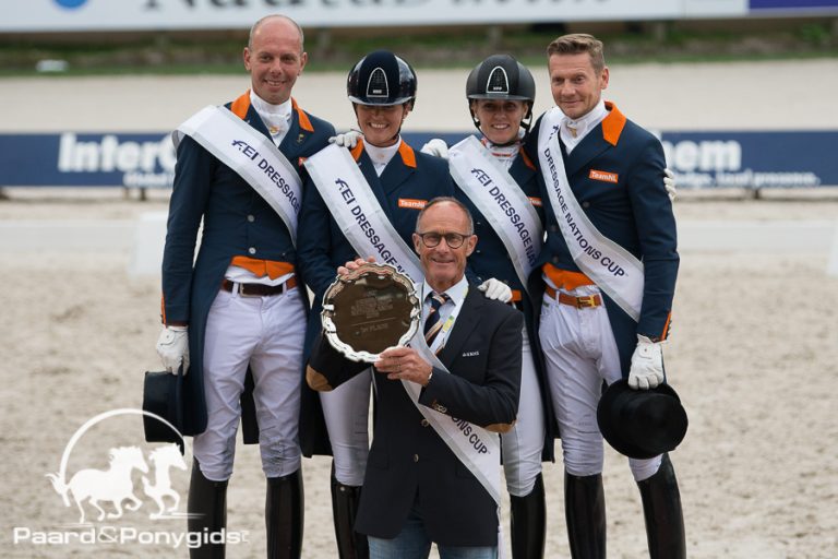 Nederlands dressuurteam wint landenwedstrijd in Rotterdam
