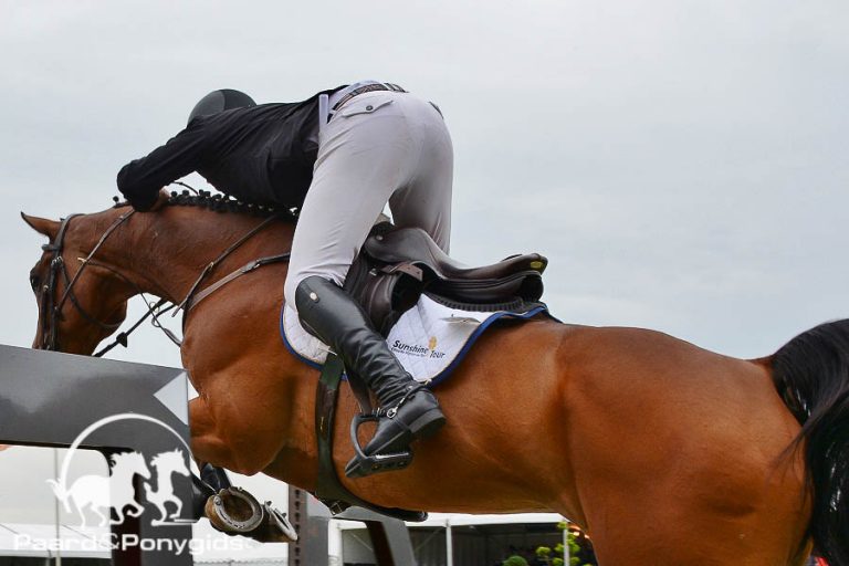 Tristan Marchal behoudt koppositie op NK Springen Young Riders