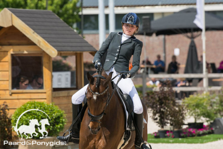 Maud de Reu wint in Genemuiden