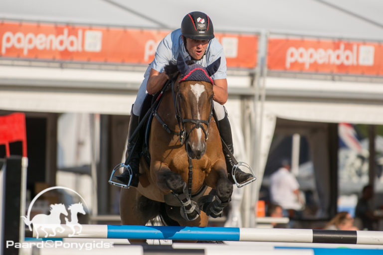 Piet Raijmakers jr. wint met ‘hartendief’ Amberlina