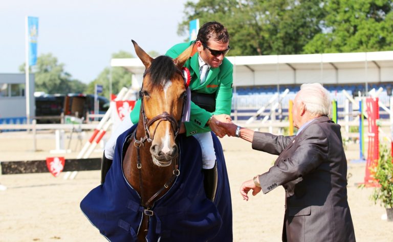 Gianni Govoni snelt naar overwinning in Geesteren