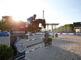Kersverse vader Christian Ahlmann wint GP Parijs