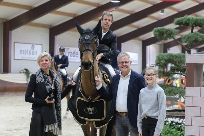 Maikel van der Vleuten met zijn paard Arera C op het Equestrian Centre de Peelbergen.