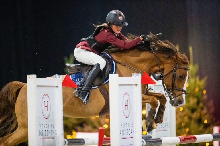 Prachtige ontknoping Anemone Horse Trucks bokaal