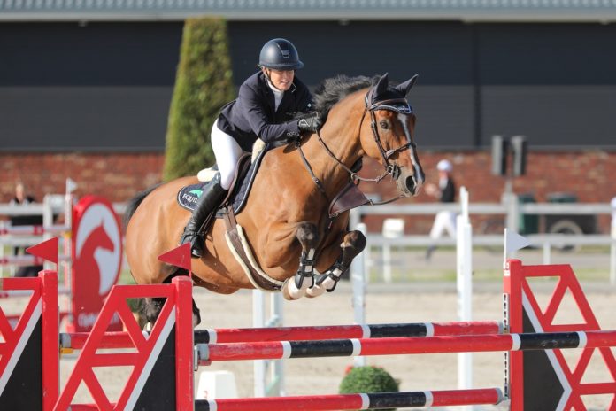 Laura Renwick wint GP met Arkuga in de Peelbergen