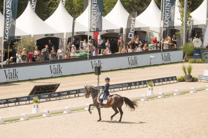 Dinja van Lieren met Hermès