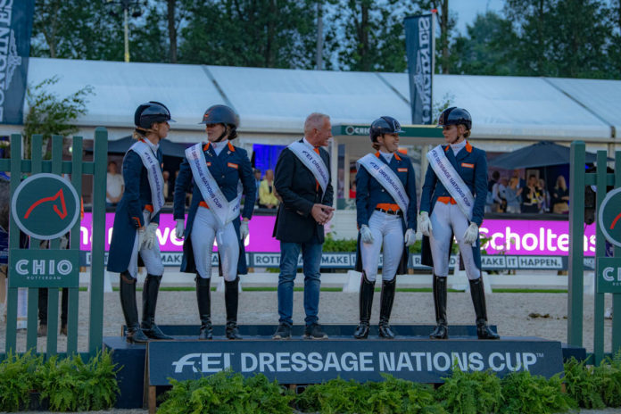 Nederlands dressuurteam wint Nations Cup Rotterdam